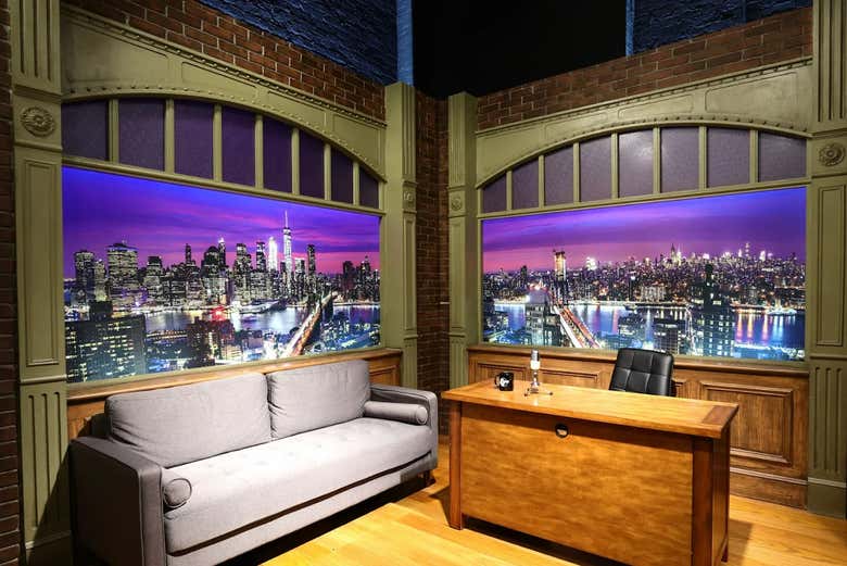 Você verá uma recriação do set do Saturday Night Live